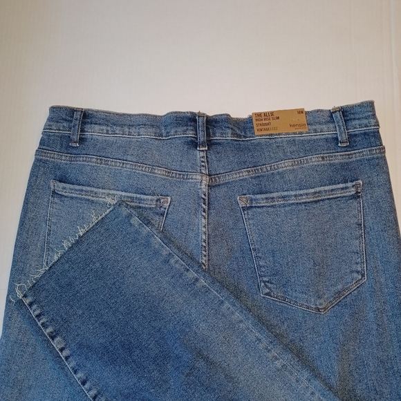 Kensie Vintage Luxe The Allie High Rise Slim Straight Crop Jeans - Picture 6 of 9